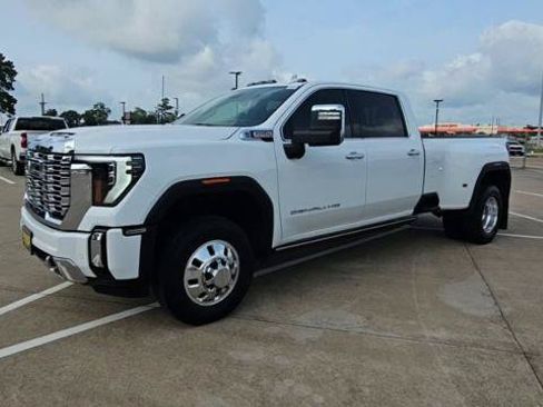 Used 2024 GMC Sierra 3500 Denali w/ Denali Reserve Package AWD/4WD image 3
