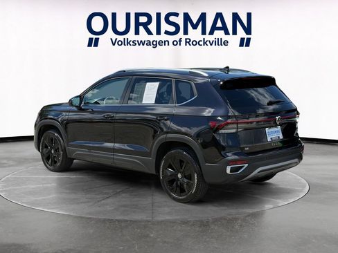 Used 2025 Volkswagen Taos SE w/ Black Wheel Package FWD image 4