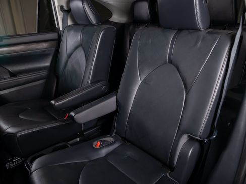 Used 2021 Toyota Highlander Platinum FWD image 22