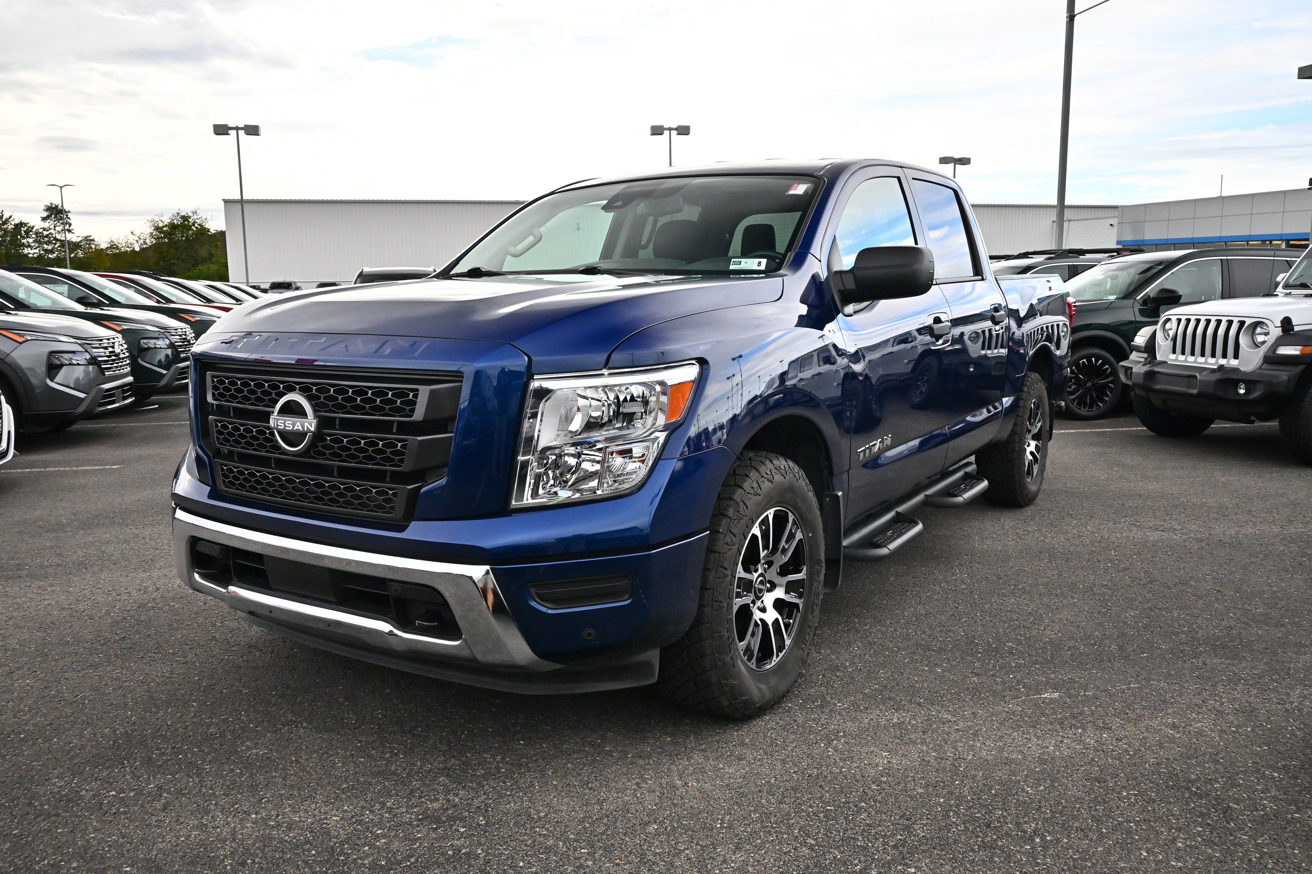 Certified 2024 Nissan Titan SV w/ SV Convenience Package AWD/4WD image 4