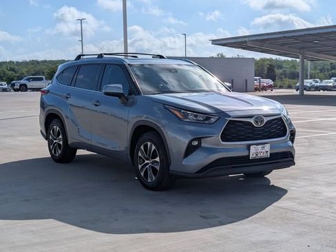 Used 2020 Toyota Highlander XLE FWD image 7