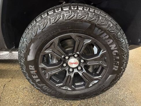 Used 2024 GMC Canyon Elevation w/ Convenience Package AWD/4WD image 9