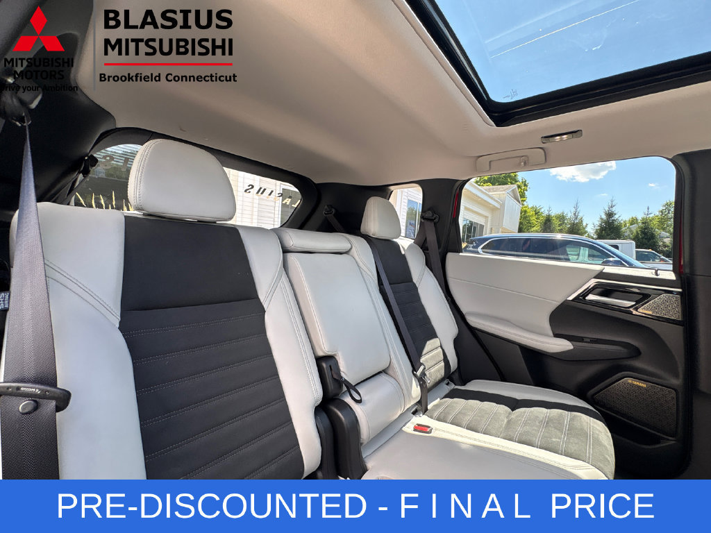 Used 2025 Mitsubishi Outlander SE AWD/4WD image 42