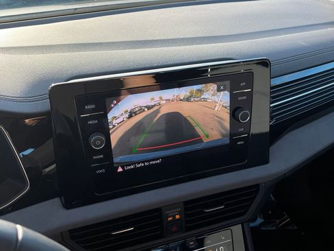 Used 2025 Volkswagen Jetta SE image 17