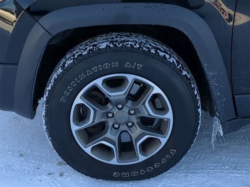 Used 2020 Jeep Cherokee Trailhawk w/ Comfort/Convenience Group image 21