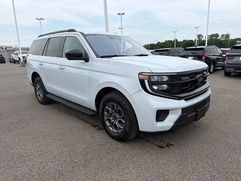 Used 2025 Ford Expedition Active AWD/4WD image 1