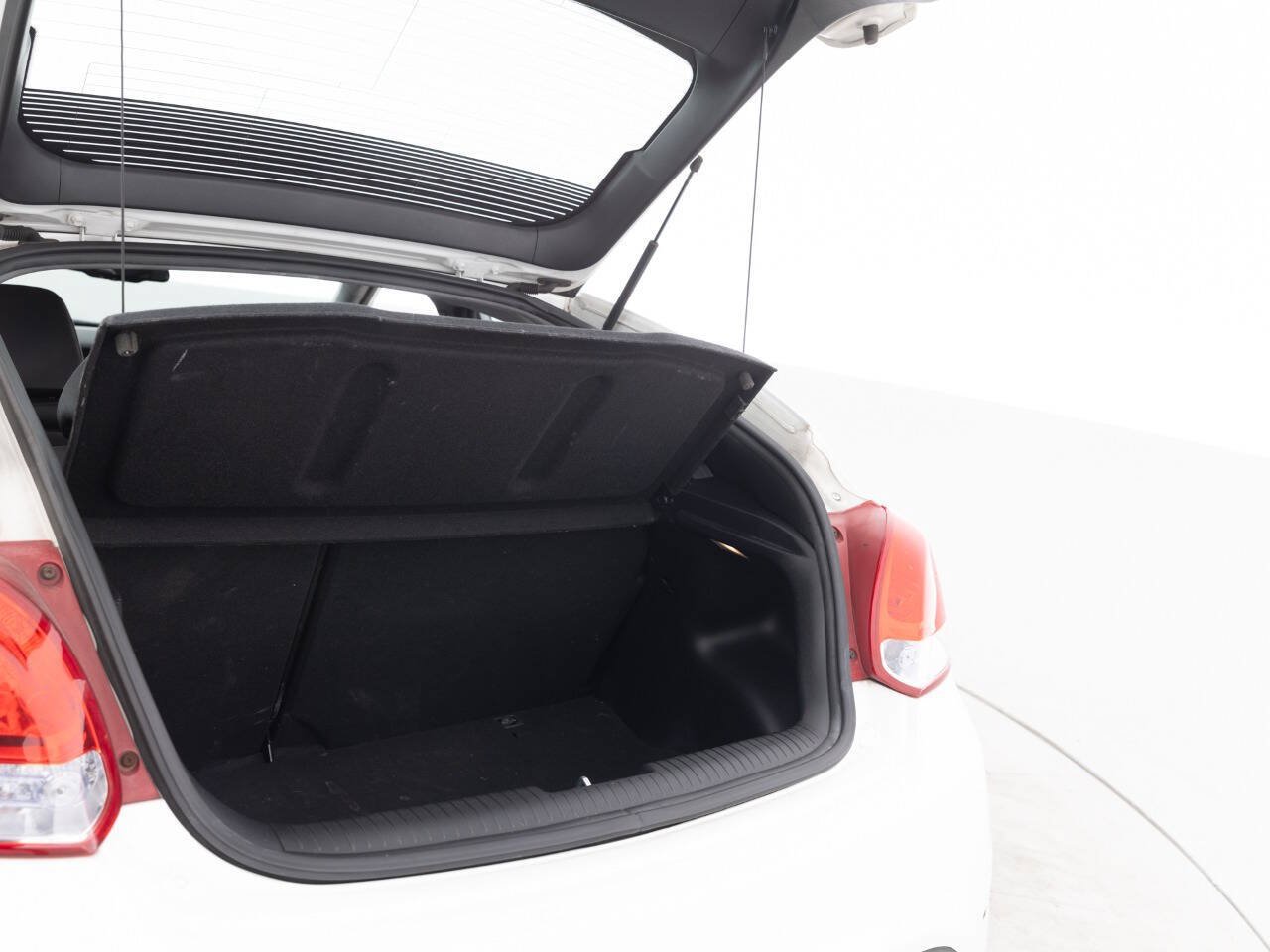 Used 2015 Hyundai Veloster Turbo w/ Option Group 04 FWD image 38