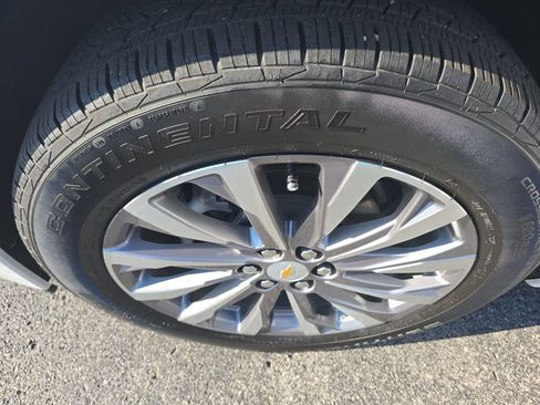 Used 2023 Chevrolet Traverse Premier FWD image 12