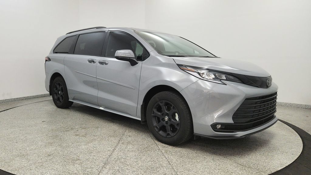 Used 2026 Toyota Sienna XLE Woodland Edition AWD/4WD image 7