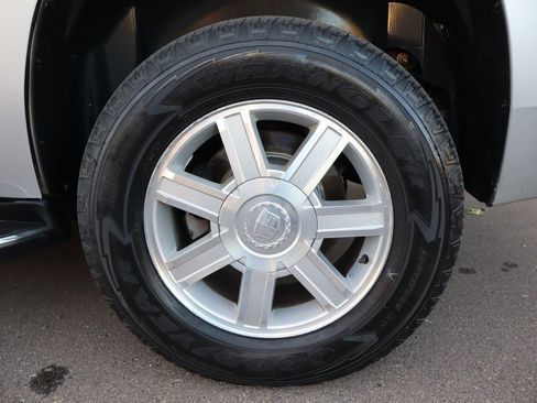 Used 2011 Cadillac Escalade AWD image 42