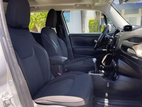 Used 2016 Jeep Renegade 75th Anniversary FWD image 22