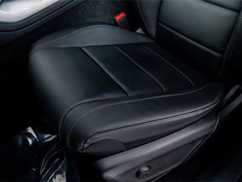 Used 2024 Mercedes-Benz GLE 450 4MATIC w/ Winter Package image 34