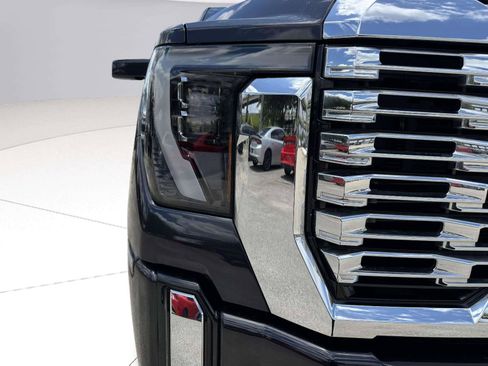 Used 2024 GMC Sierra 2500 Denali w/ Denali Reserve Package AWD/4WD image 11