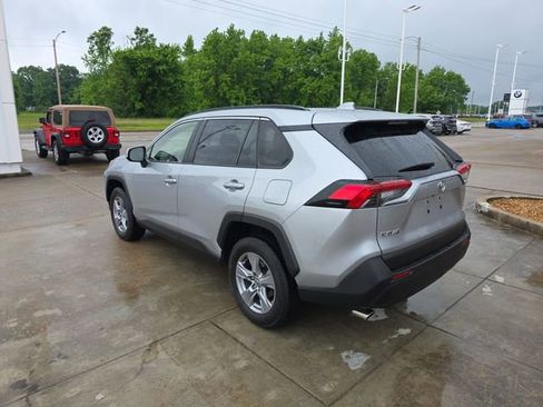 Used 2022 Toyota RAV4 XLE w/ Convenience Package AWD/4WD image 3