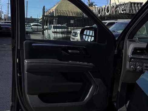 Used 2025 Chevrolet Suburban RST w/ Sun And Tow Package image 8