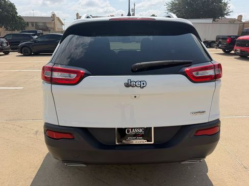 Used 2018 Jeep Cherokee Latitude Plus FWD image 7