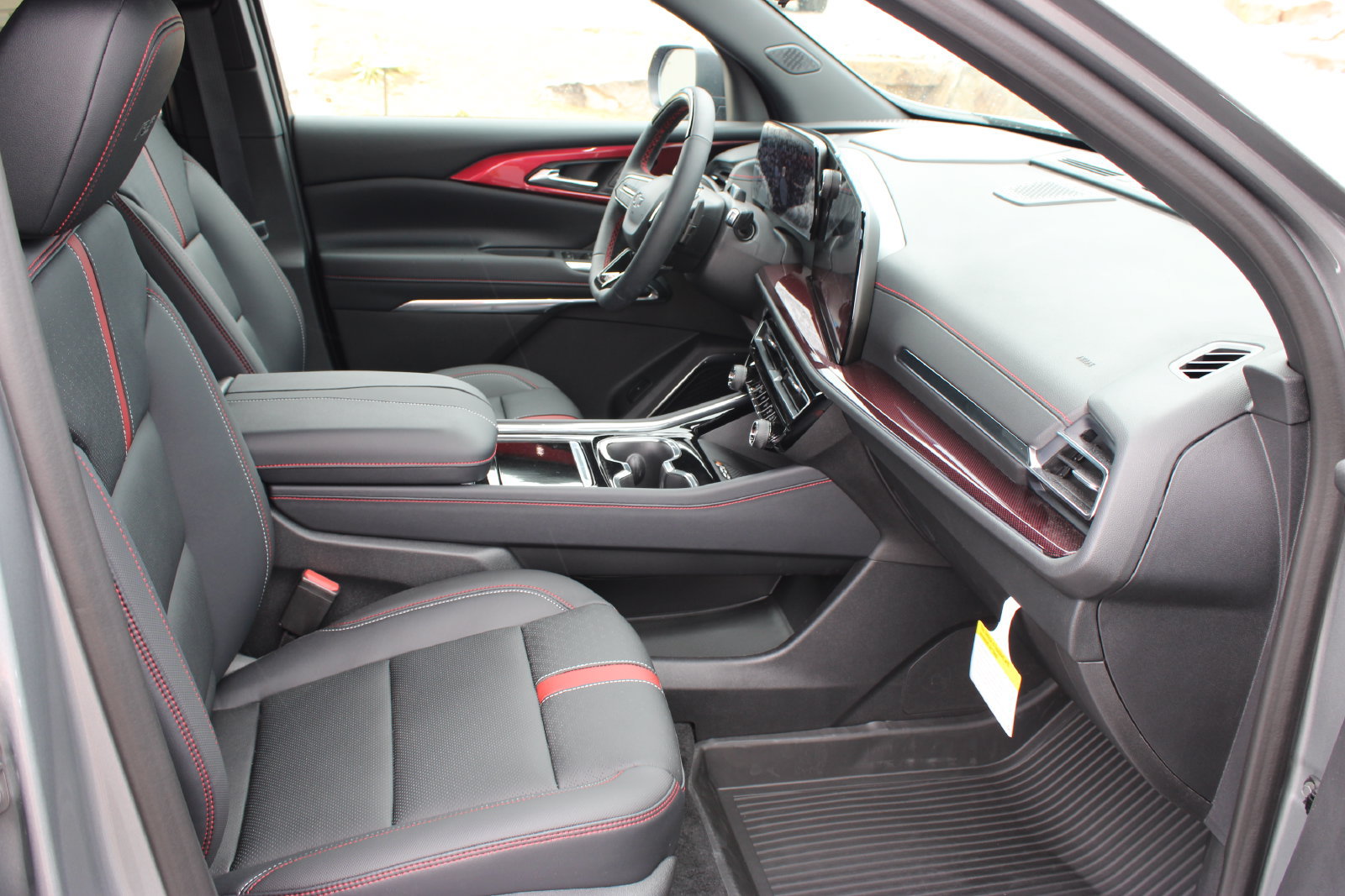 New 2026 Chevrolet Traverse RS w/ LPO, Floor Liner Package FWD image 24