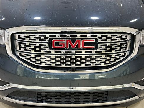 Used 2019 GMC Acadia Denali w/ Technology Package image 4