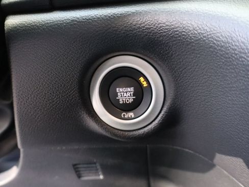 Used 2026 Chrysler Pacifica Select FWD image 18