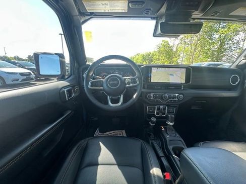 Used 2024 Jeep Wrangler Unlimited Sahara w/ Technology Group AWD/4WD image 18