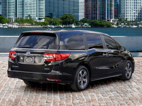 Certified 2018 Honda Odyssey Touring image 5