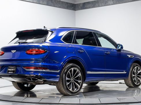 Used 2021 Bentley Bentayga w/ First Edition Specification AWD/4WD image 16