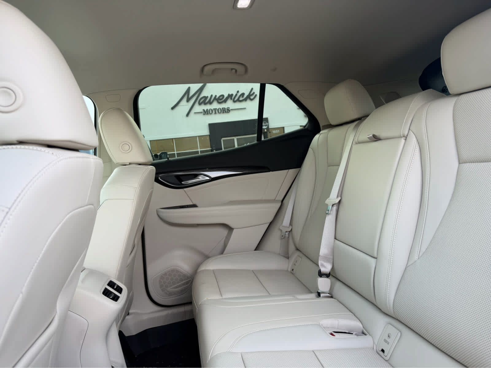 Used 2023 Buick Envision Essence AWD/4WD image 5