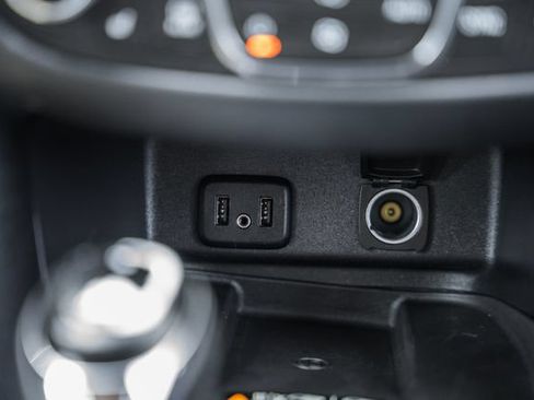 Used 2018 Chevrolet Equinox Premier FWD image 26
