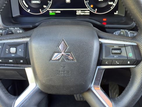 Used 2023 Mitsubishi Outlander 4WD Plug-In Hybrid image 16