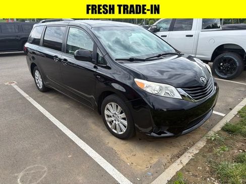 Used 2017 Toyota Sienna LE AWD/4WD image 1