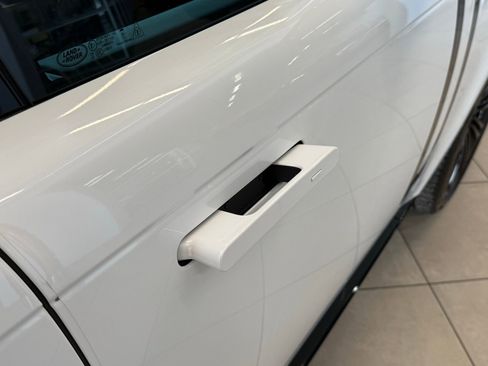 Used 2025 Land Rover Range Rover SE image 14