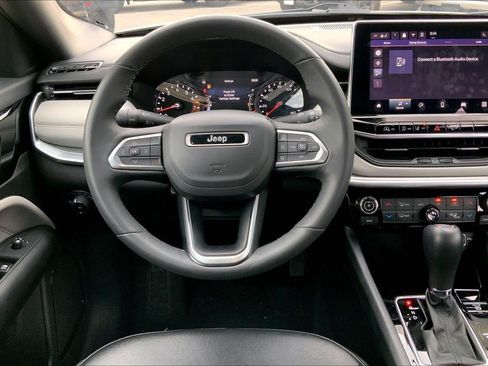 Used 2025 Jeep Compass Limited AWD/4WD image 5