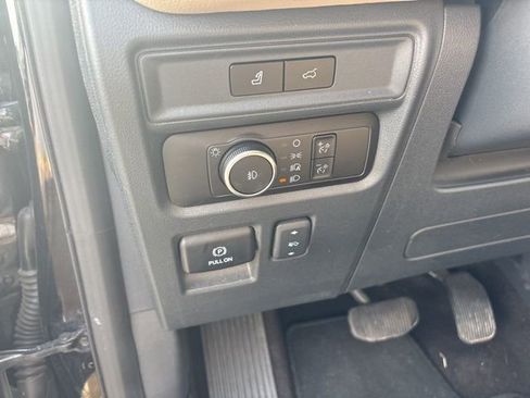 Used 2023 Ford Expedition Limited image 27