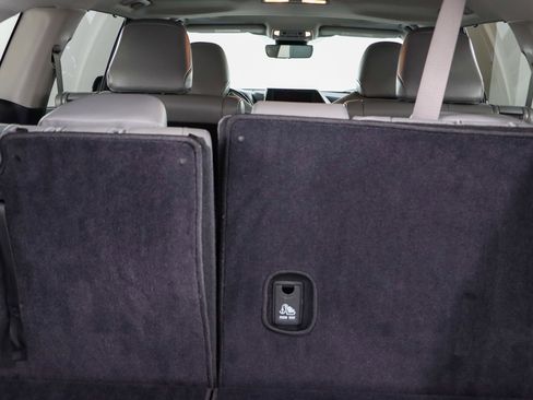 Used 2023 Toyota Highlander XLE image 31