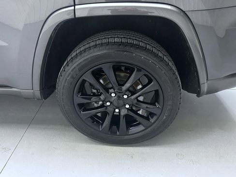 Used 2021 Jeep Grand Cherokee Laredo X image 22