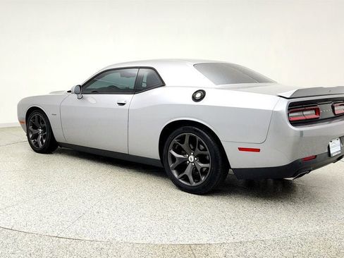 Used 2017 Dodge Challenger R/T RWD image 7