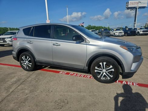 Used 2018 Toyota RAV4 LE w/ Carpet Mat Package AWD/4WD image 4