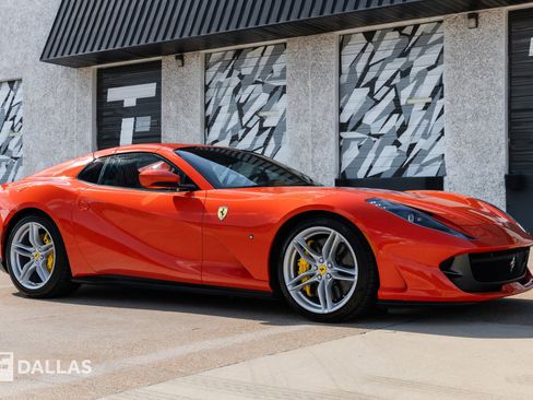 Used 2023 Ferrari 812 GTS Base image 22