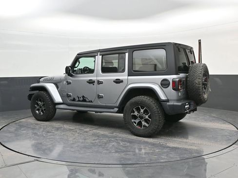 Used 2019 Jeep Wrangler Unlimited Sahara image 5