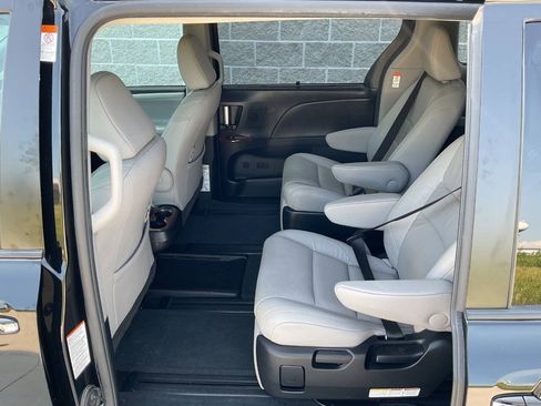 Used 2016 Toyota Sienna Limited w/ Protection Package FWD image 34