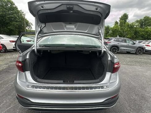 Used 2023 Volkswagen Jetta SE w/ Panoramic Sunroof Package FWD image 19