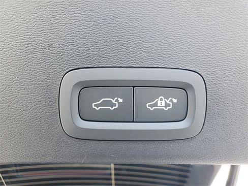 New 2026 Volvo XC40 B5 Ultra w/ Protection Package Premier image 34