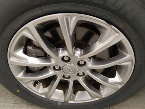 Used 2021 Jeep Cherokee Latitude Plus image 31