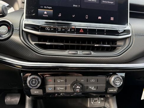 New 2026 Jeep Compass Latitude image 25