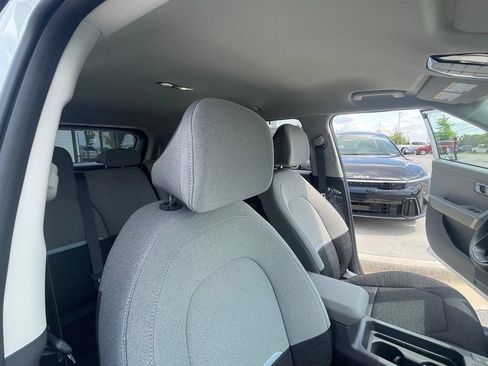 New 2027 Kia Seltos LX FWD image 28