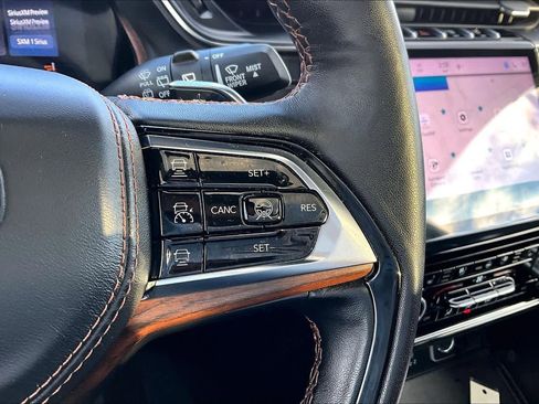 Used 2022 Jeep Grand Cherokee Summit w/ Luxury Tech Group V image 24