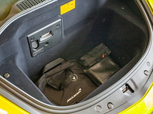 Used 2023 McLaren Artura image 21