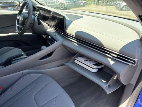 Used 2024 Hyundai Elantra SEL FWD image 22