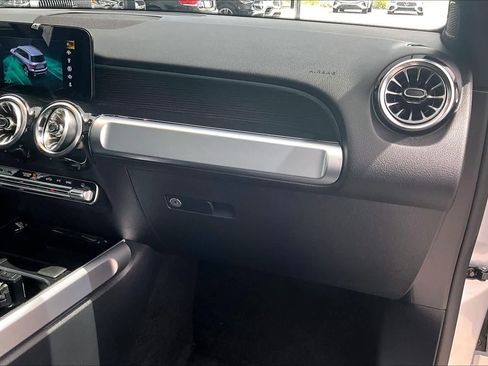 Certified 2022 Mercedes-Benz GLB 250 image 18