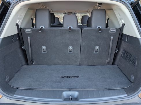 Used 2025 Nissan Pathfinder S image 19